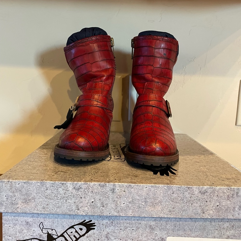FreeBird Carlitos Red Crocodile
